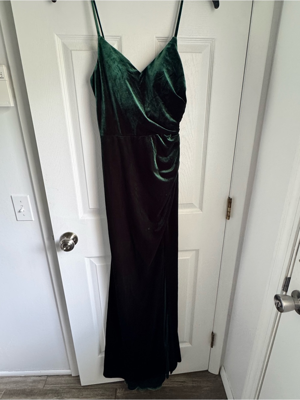Elegant Dark Green Velvet Slip Dress with Spaghetti Straps